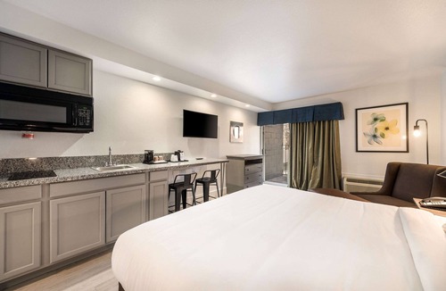 Williamsburg Hotel | Suburban Studios Williamsburg Central
