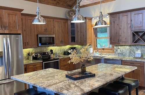 Sugar Mountain House | Sugar Mountain Home- Rustic Chic, Hot Tub, Peloton Bike, Free Bus to Ski Resort