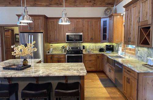 Sugar Mountain House | Sugar Mountain Home- Rustic Chic, Hot Tub, Peloton Bike, Free Bus to Ski Resort