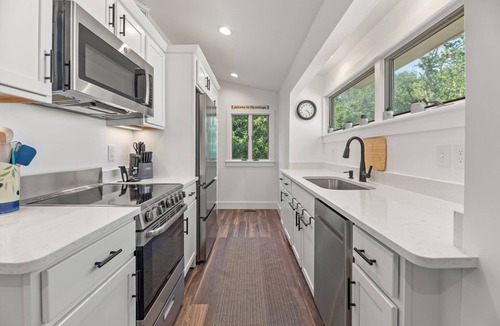 Duck House | Sugar Shack: Renovated Oceanside Cottage | Easy Beach Access | Deeded Sound Acce