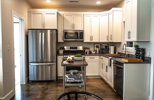 Vesta House | Suite at Gathering Barn by Buffalo Mtn Getaway