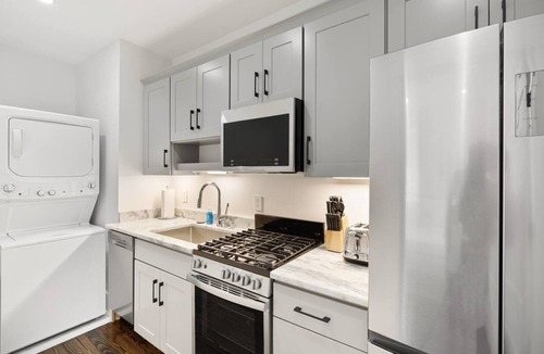 Westside Apartment | Suite B1 at 697 King