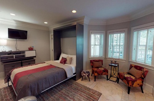Historic District - North Apartment | Suite Escape
