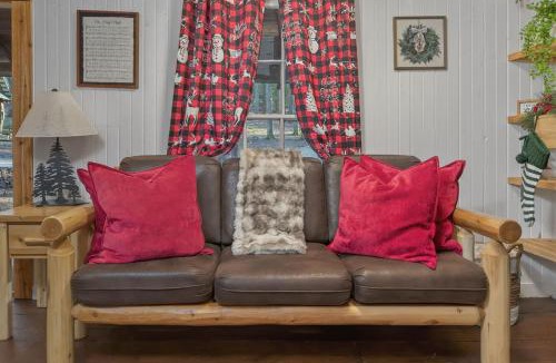Saluda House | Summer Breeze cabin at Cabin Fever in NC