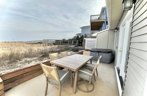 Kure Beach Cottage | Summer Lovin Kure Beach oceanfront with hot tub