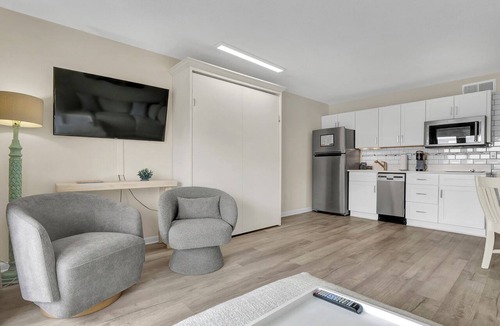 Wrightsville Beach Condo | Summer Sands Dog Daze of Summer Room 306