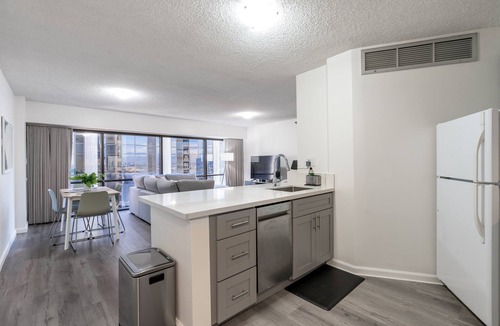 Downtown Honolulu Condo | 😎 Summer Special - Downtown Honolulu Skyview - 1Bed+Den- Free Parking 🏄‍♂️