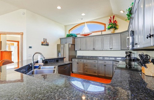 Ocean Sands House | "Summer Splendor" OCEAN VIEWS Private Pool Hot Tub Direct Beach Access!