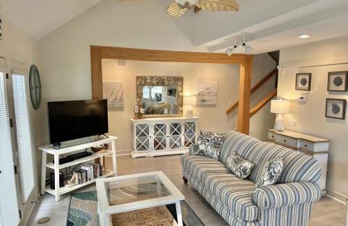 Arcadian Shores Villa | Sun-filled villa with access to resort, 3AGT