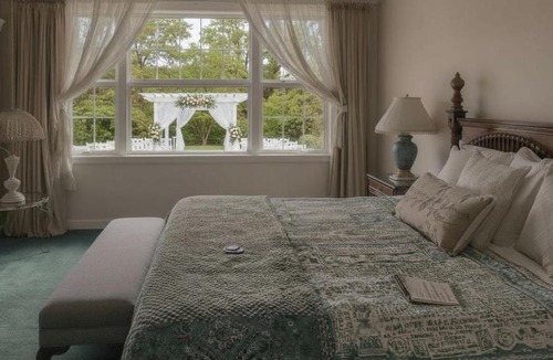 New Windsor Bed & Breakfast | Sunday Morning at Savannahs