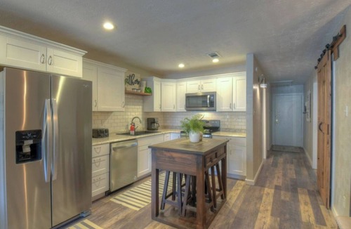 Horseshoe Bay Apartment | Sundowner Stay on Lake LBJ !