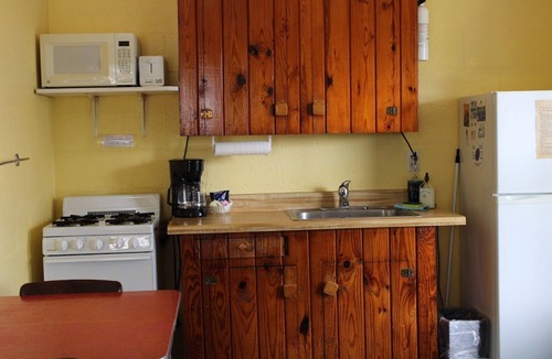 Kingsland Cabin | Sunfish Studio 7: Firepit, Grill, Pet Friendly!