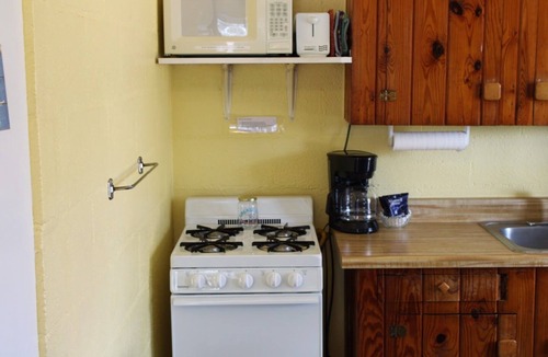 Kingsland Cabin | Sunfish Studio 7: Firepit, Grill, Pet Friendly!