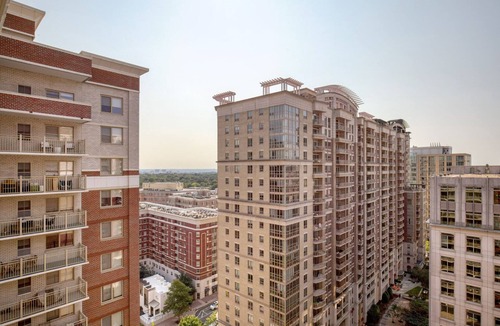 Ballston Apartment | Sunlit Ballston 1BR w/W/D, Gym & Pool, near Metro, by Blueground