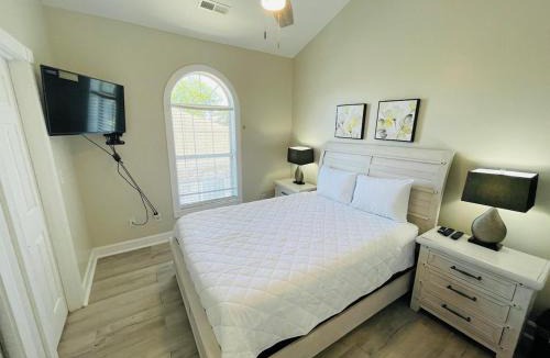 Central Myrtle Beach Apartment | Sunny 1BR condo Myrtlewood