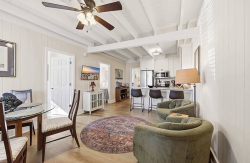 Windy Hill House | Sunny Beach Bungalow Pet Friendly Near Beach