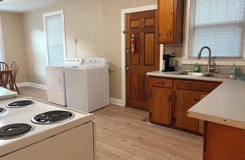 West Columbia House | Sunny Bungalow in West Columbia SC