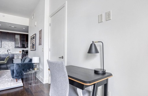Waller Creek District Apartment | Sunny Downtown Studio w/ Gym & W/D, walk to 6th St bars, by Blueground
