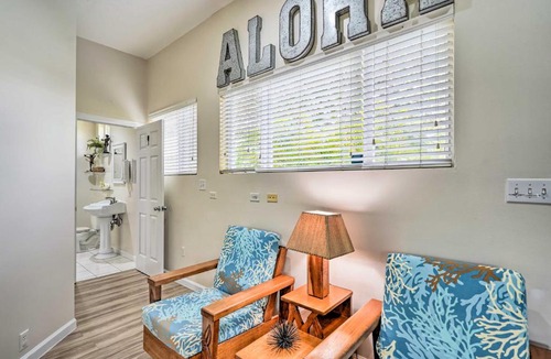 Coconut Grove House | Sunny Kailua Home with Covered Lanai 1 Mi to Beach!