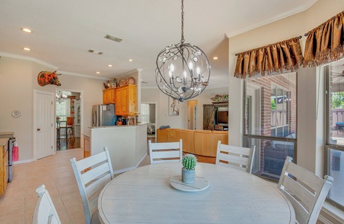 Stephenville House | Sunny Stephenville Home w/Pool: 4 Mi to Downtown