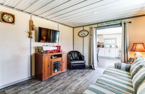 Avenue Cottage | Sunrise Landing: Waterfront Cottage in Avenue!