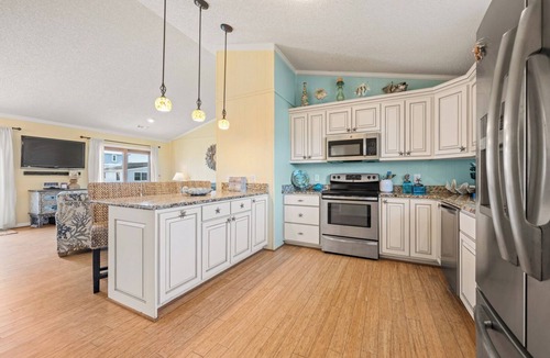 South Nags Head Cottage | Sunrise Shores, Super Easy Beach Access, Great View