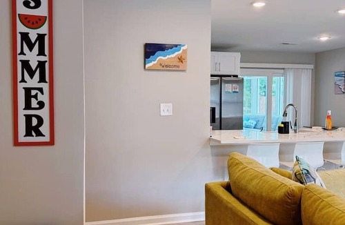 Myrtle Beach House | Sunset Beach Haven: BBQ, hot tub & 10min to beach!