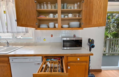 Pupukea House | Sunset Beach Retreat, One Block Walk to the Beach