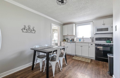 Hopewell House | Sunset Circle Retreat - 3BR Home with 2 Car Garage