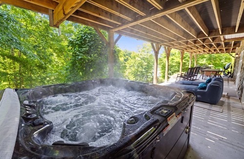 Leasburg House | Sunset Cove Stay with Hot Tub Lakefront Movie Room