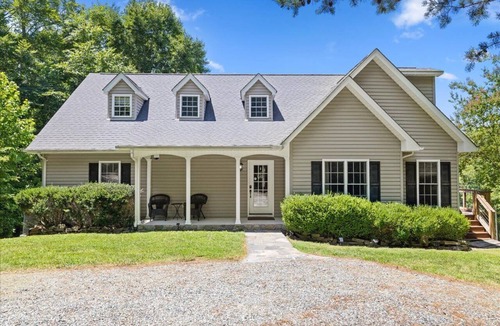 Leasburg House | Sunset Cove Stay with Hot Tub Lakefront Movie Room