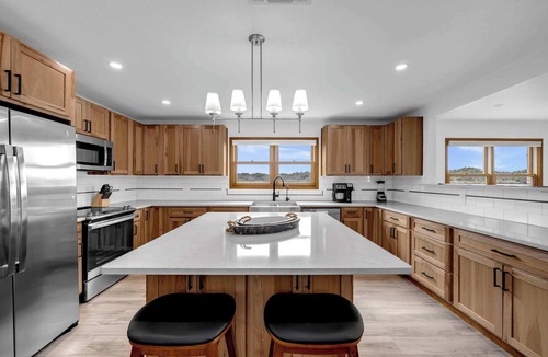 Marble Falls House | Sunset Point-Sleeps 22, Kayaks, & Sunset Views!
