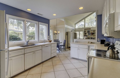 Baynard Oaks House | Sunset Rentals | Baynard Park 6 | Dog Friendly