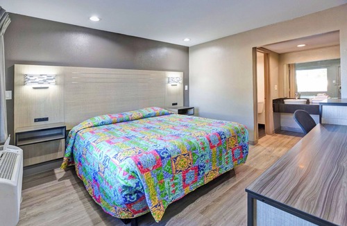 Oak Cliff Hotel | Super 7 Inn Dallas Near Duncanville