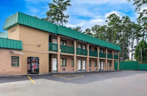State Park Hotel | Super 8 by Wyndham Columbia/Ft. Jackson SC