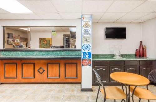 Greensboro Hotel | Super 8 by Wyndham Greensboro