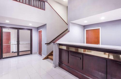 Greer Hotel | Super 8 by Wyndham Greer/Spartanburg Area