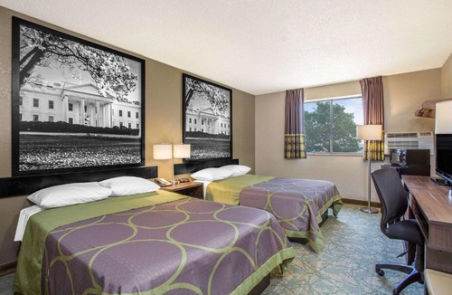 Waldorf Hotel | Super 8 by Wyndham Waldorf