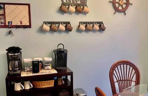 Savannah House | Super Clean Savannah Coastal Home 15 min from both Tybee Island and Downtown.