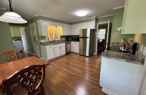 Statesboro House | SUPER CLEAN, spacious split-level house sleeps 8