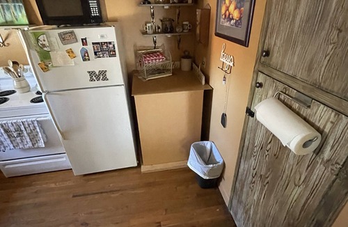 Kerrville House | Super Cute Guest House. Great kitchen. Fully stocked. Big porch. 1 acre. Gated.