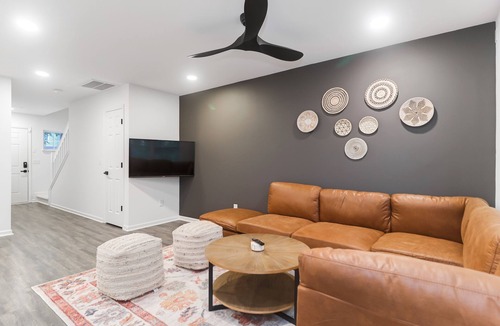 Charleston House | Super cute townhome close to all the best Charleston has to offer!