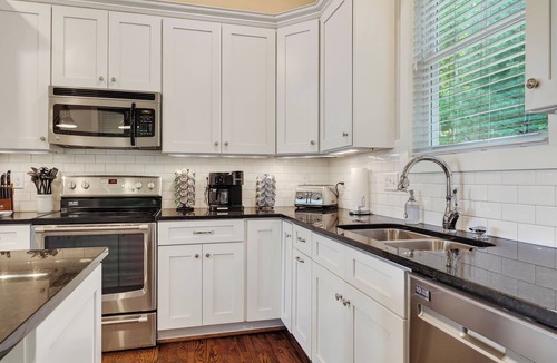 Silver Point House | Super Spacious | New Patio | Hot Tub | #1 Location