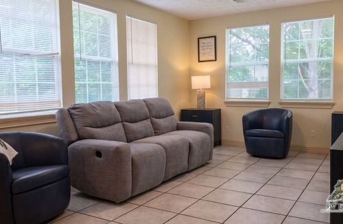 Buena Vista Apartment | Superb 3-bedroom apartment walking distance to the historical in Buena Vista
