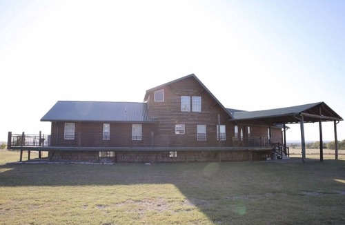 Comanche County Cabin | Superb view Lake Ellsworth! Log cabin in the country.