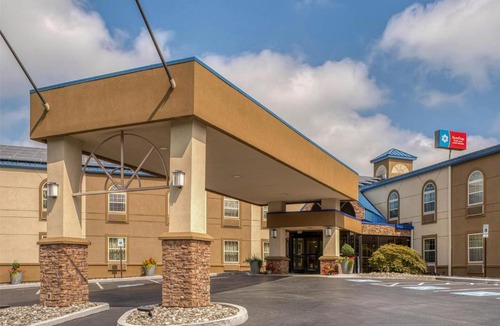 Elizabethtown Hotel | SureStay Plus by Best Western Elizabethtown Lancaster