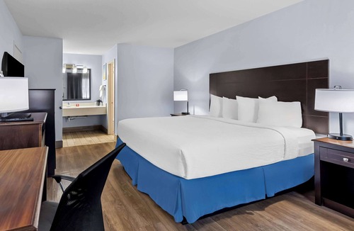 Beaumont Hotel | SureStay Plus by Best Western Beaumont