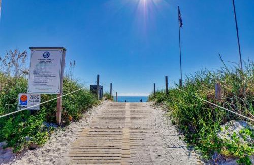 Surf City Apartment | Surf City Beach Wave Whisperer Motel with Pool