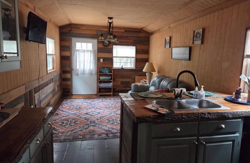 Jennings Cabin | Sweet county cabin in the cozy county