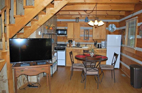 Jefferson Cabin | Sweet Retreat-NC cabin with mountain & river views, firepit, Smart TV, River Tubes,